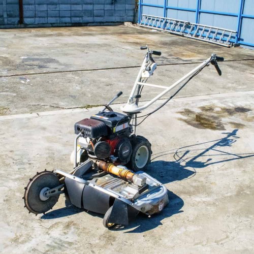 山口県から買取した、オーレックの草刈機WM706